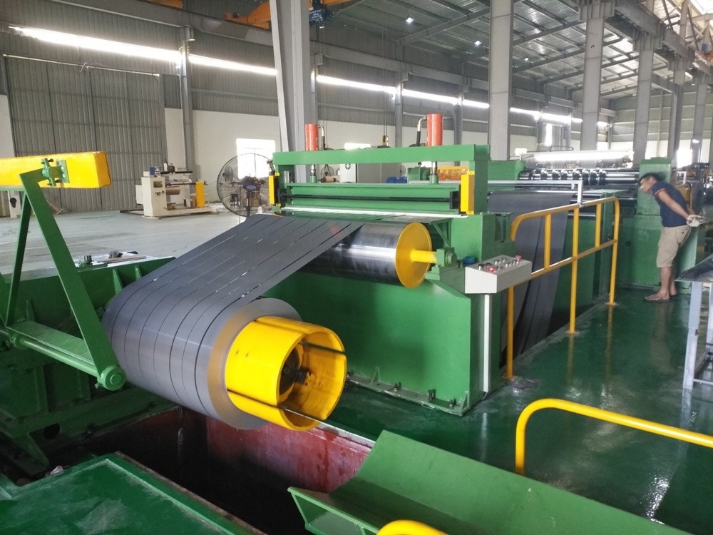 Steel strip slitting machine