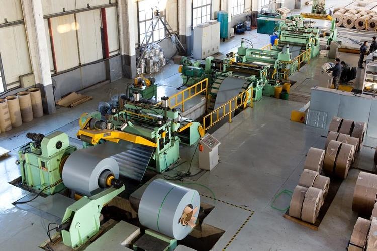 Steel strip slitting machine